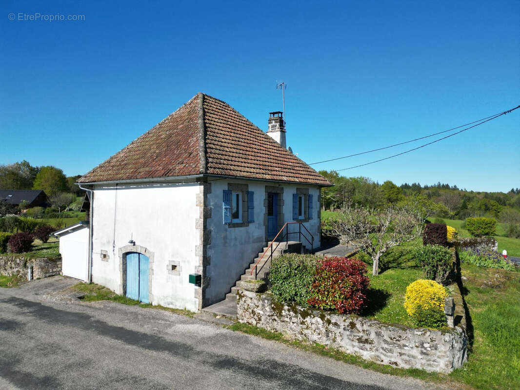 Maison à SAINT-MARTIN-LA-MEANNE