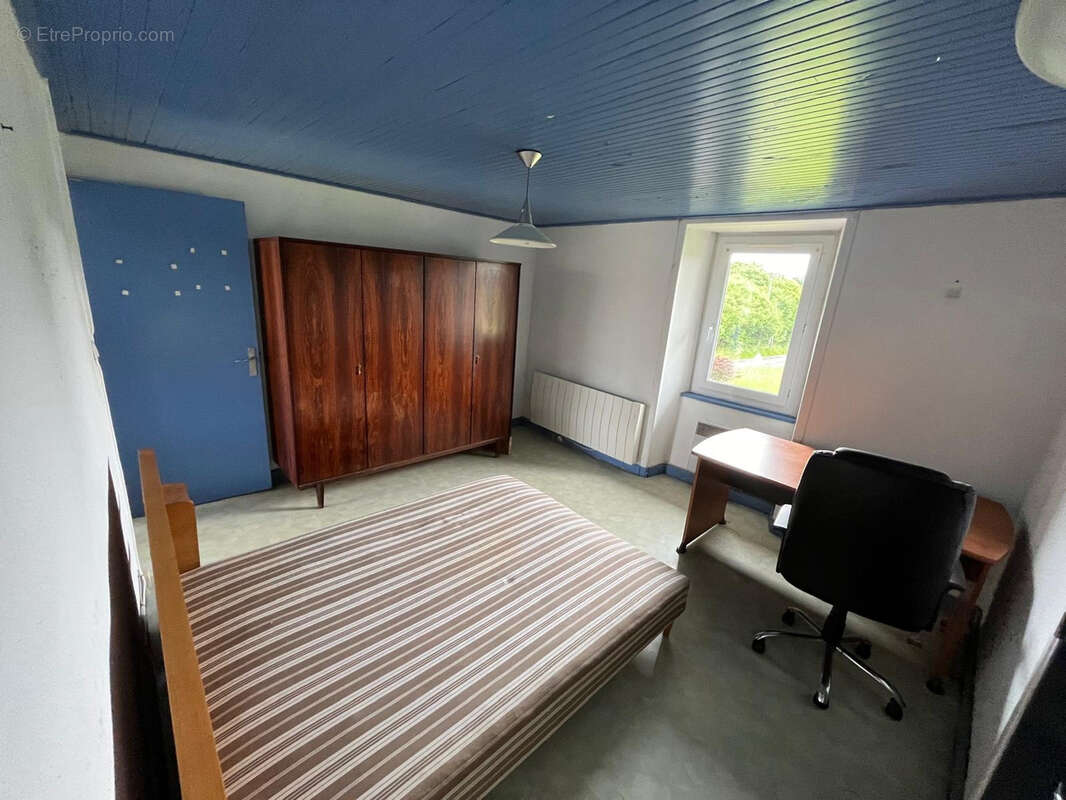 Maison à SAINT-MARTIN-LA-MEANNE