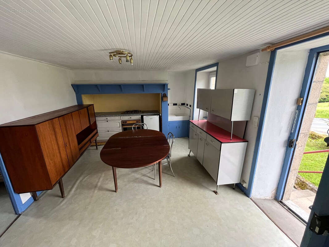 Maison à SAINT-MARTIN-LA-MEANNE