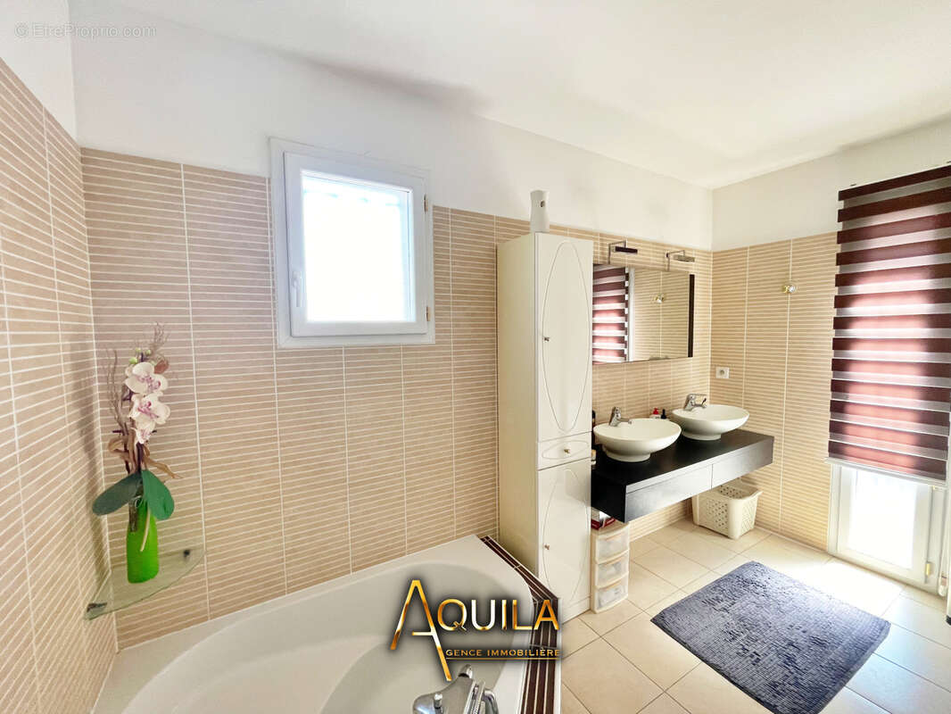 Maison à VILLENEUVE-LES-BEZIERS