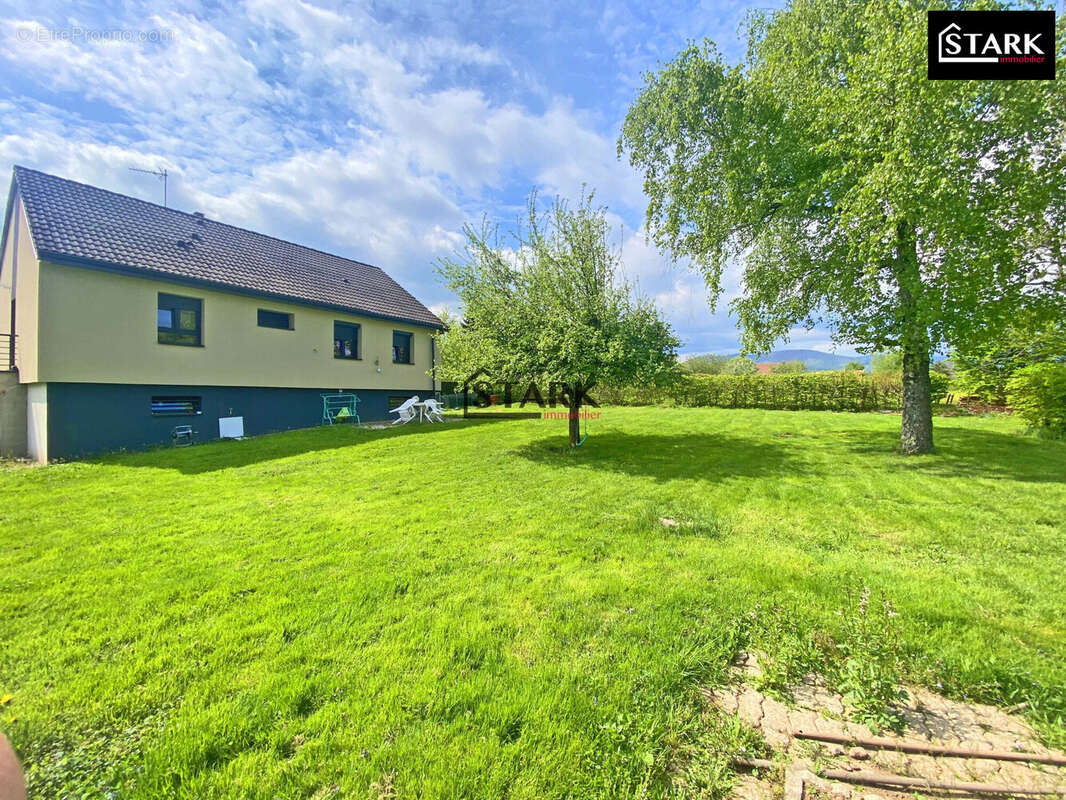 Maison à LACHAPELLE-SOUS-CHAUX