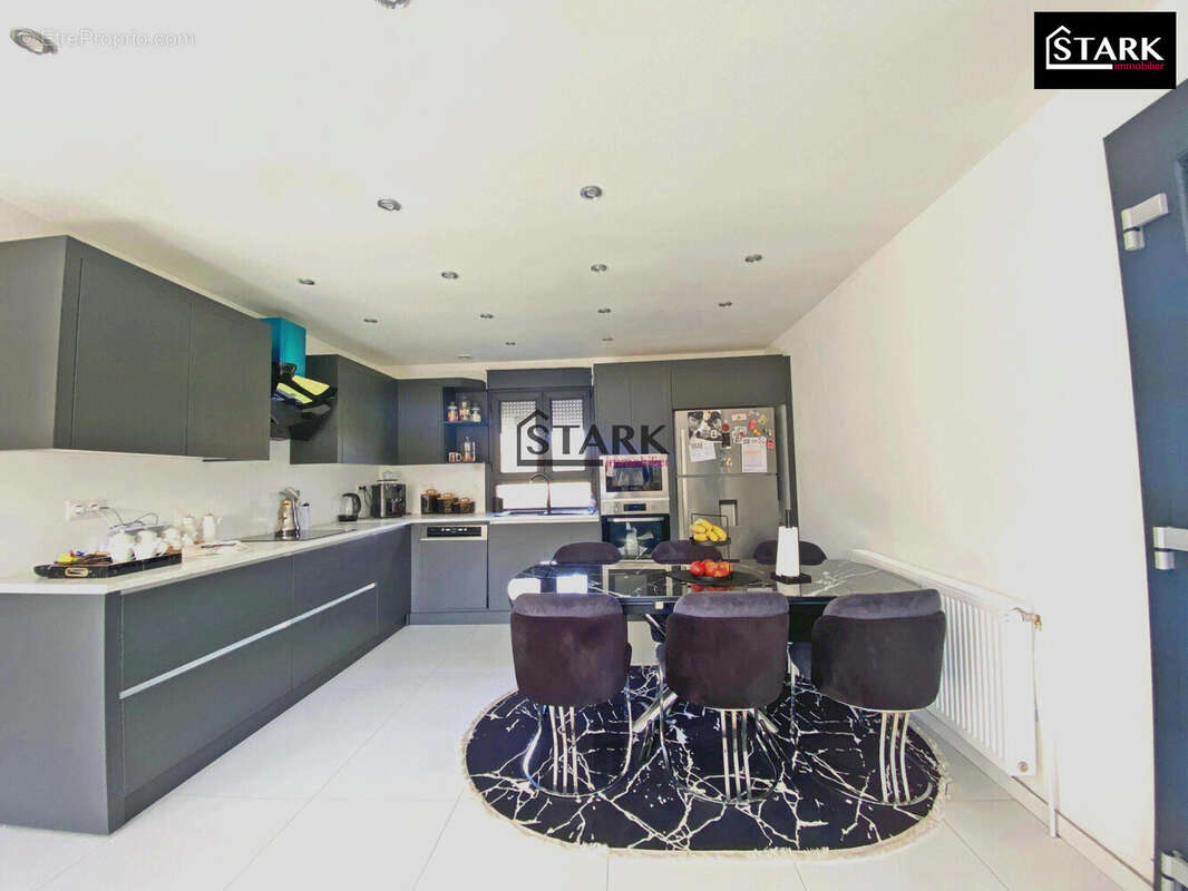 Maison à LACHAPELLE-SOUS-CHAUX