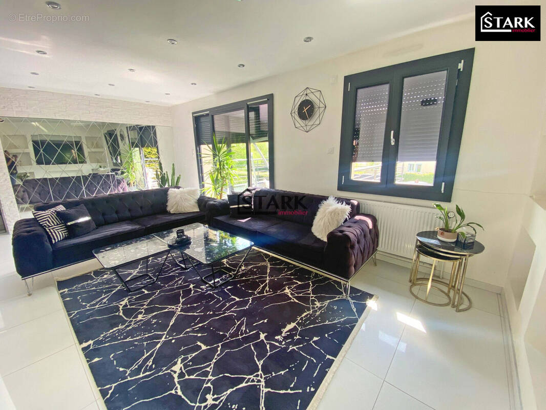 Maison à LACHAPELLE-SOUS-CHAUX