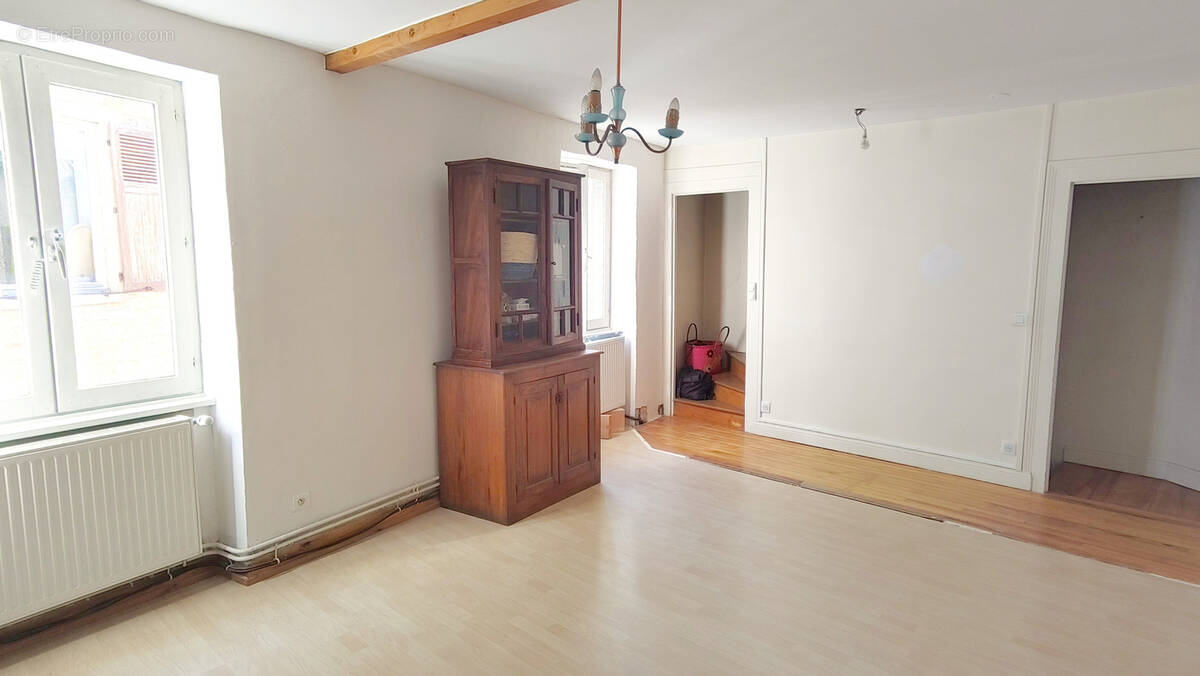 Appartement à CHAZAY-D&#039;AZERGUES