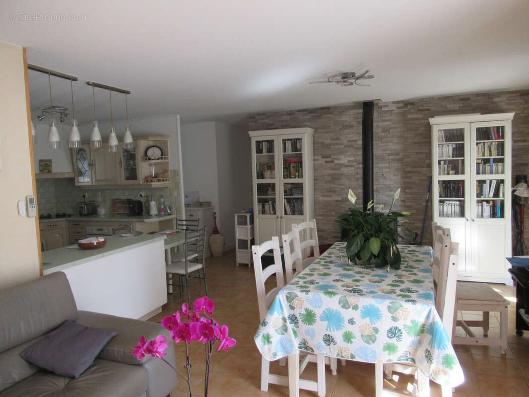 Maison à LA SALVETAT-SAINT-GILLES