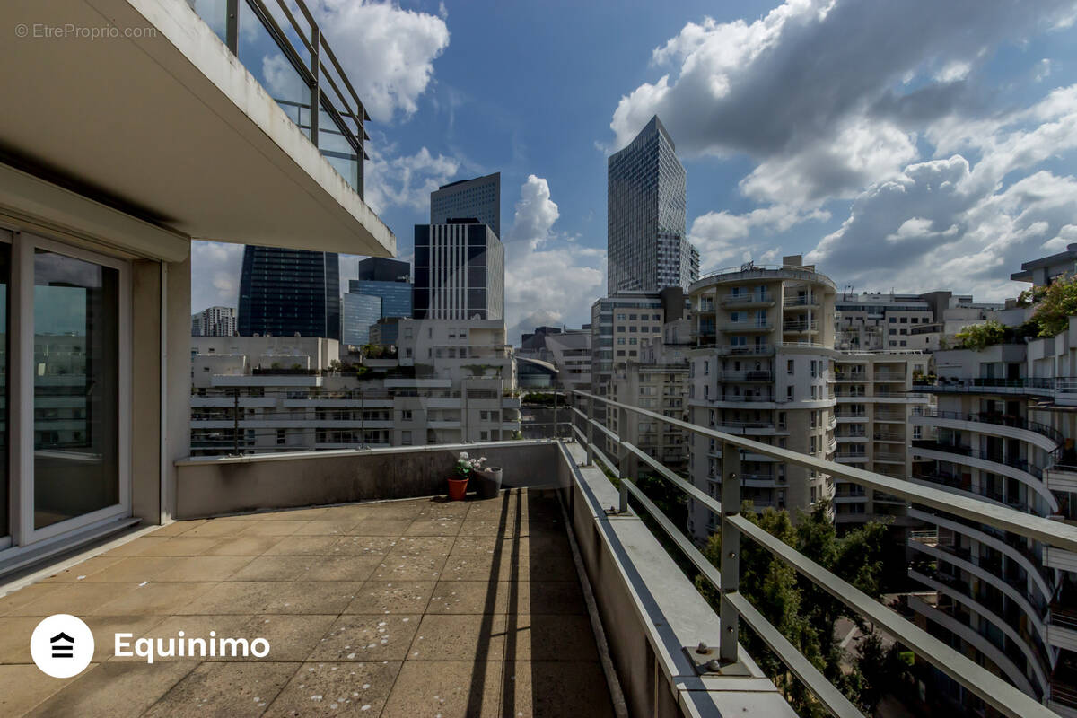 Appartement à COURBEVOIE