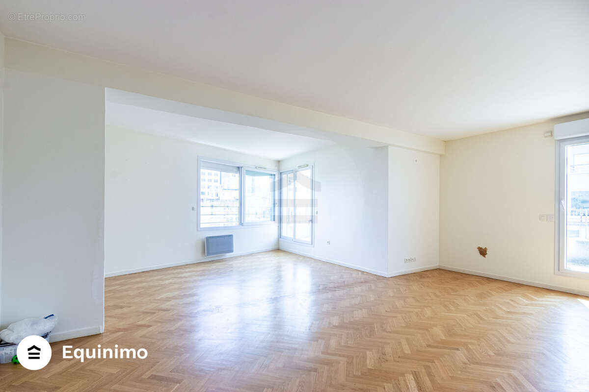 Appartement à COURBEVOIE