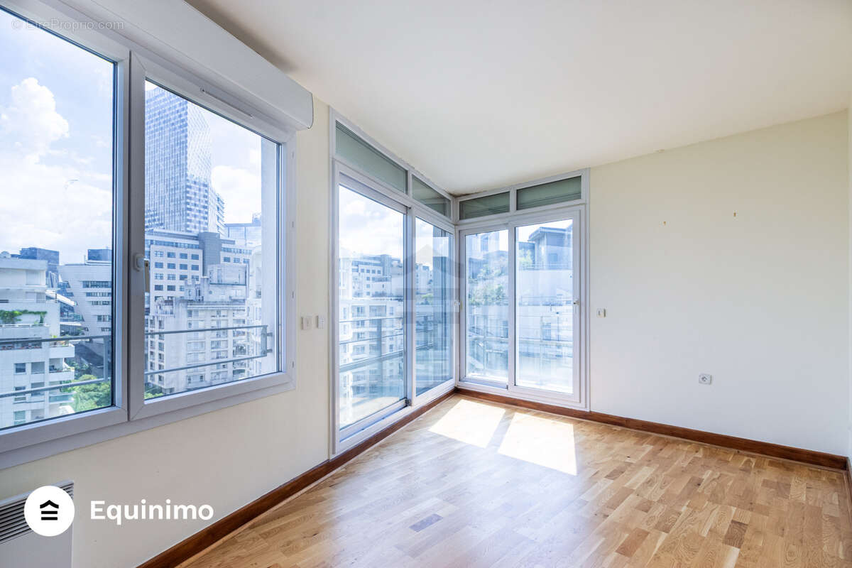 Appartement à COURBEVOIE