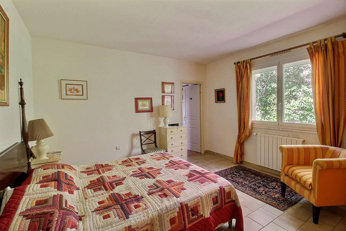 Maison à SAINT-CLEMENT-DE-RIVIERE