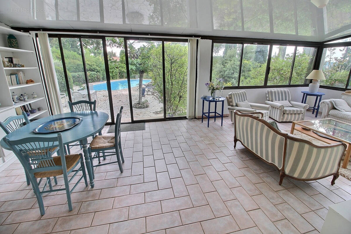 Maison à SAINT-CLEMENT-DE-RIVIERE