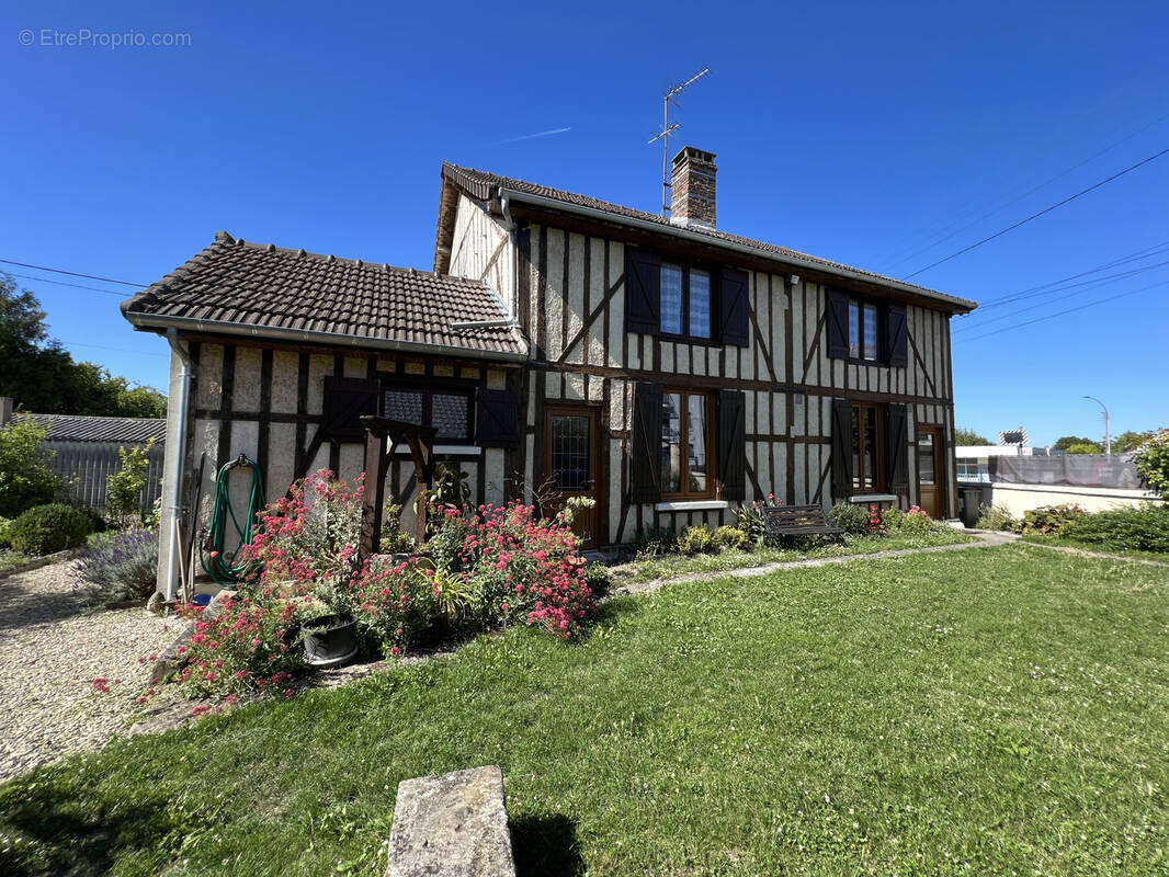 Maison à PONT-SAINTE-MARIE