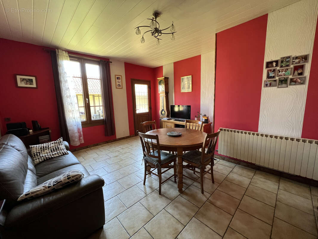 Maison à PONT-SAINTE-MARIE