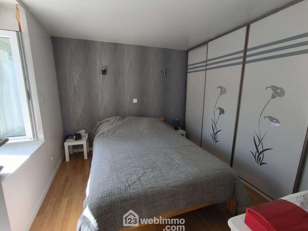 Une deuxième chambre de 10 m² avec dressing - Maison à COURCELLES-SUR-VESLES