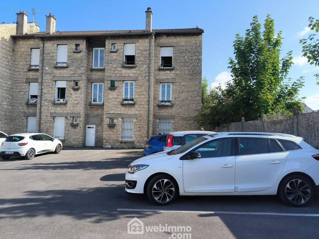 Situé dans un bel immeuble, appartement vendu loué - Appartement à SOISSONS