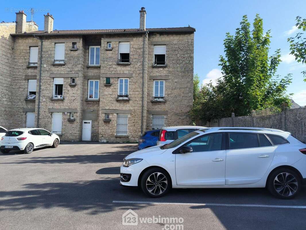 Situé dans un bel immeuble, appartement vendu loué - Appartement à SOISSONS