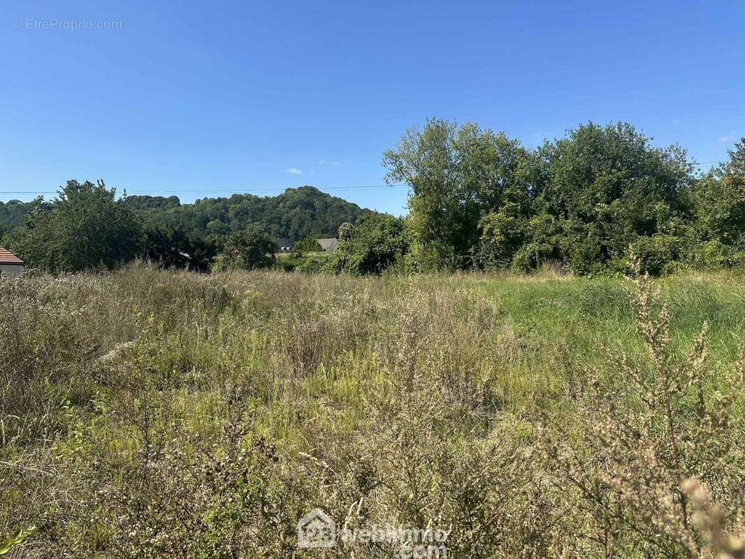 Il est plat et constructible - Terrain à LAON