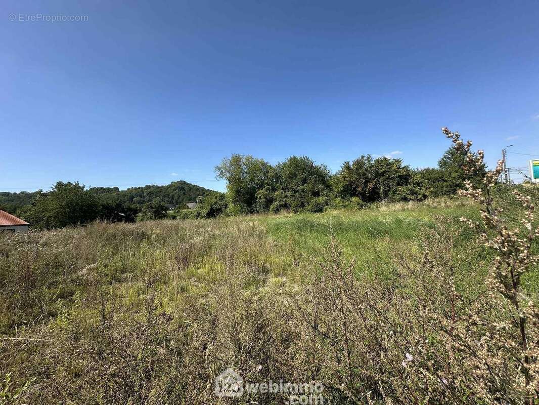 Vous bénéficiez pour ce terrain de l&#039;eau et du tout à l&#039;égout - Terrain à LAON