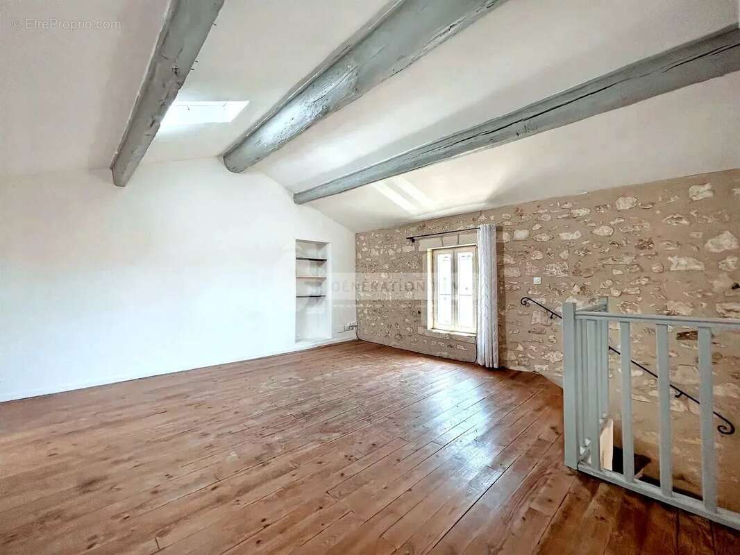 Maison à FONTVIEILLE