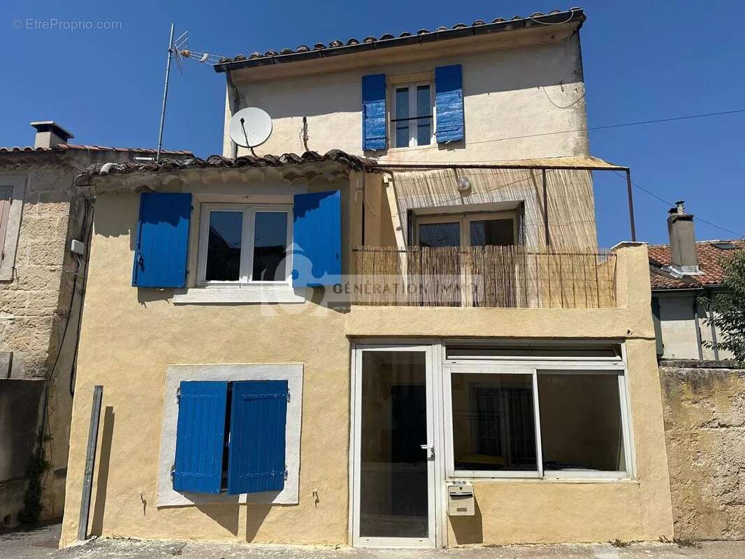 Maison à FONTVIEILLE