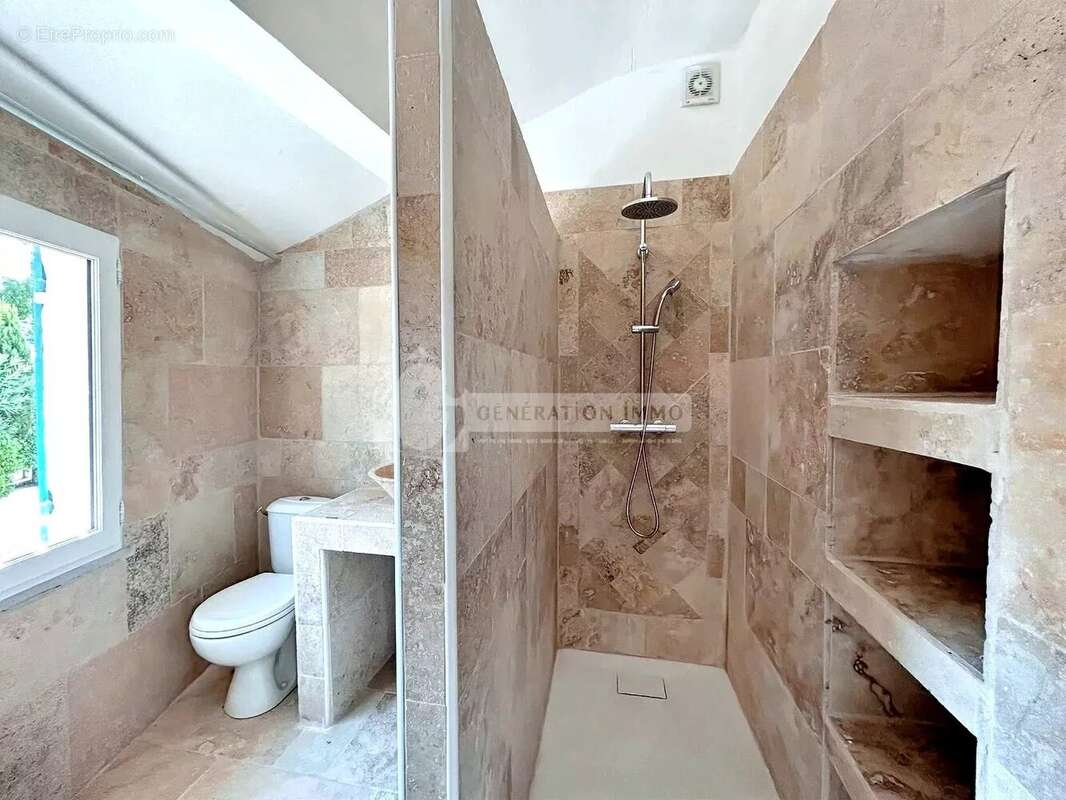 Maison à FONTVIEILLE