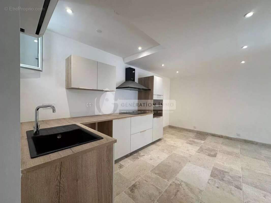 Maison à FONTVIEILLE