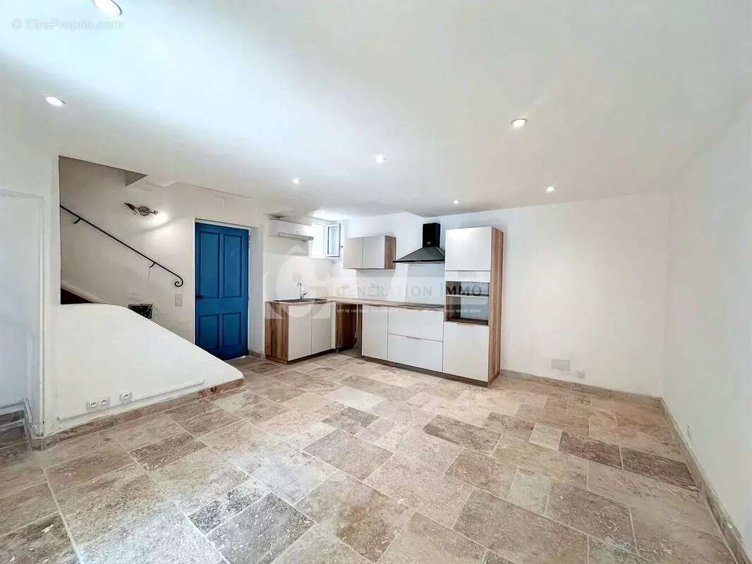 Maison à FONTVIEILLE