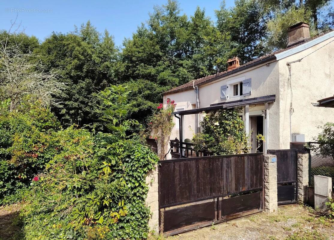 Maison à PASSAVANT-LA-ROCHERE