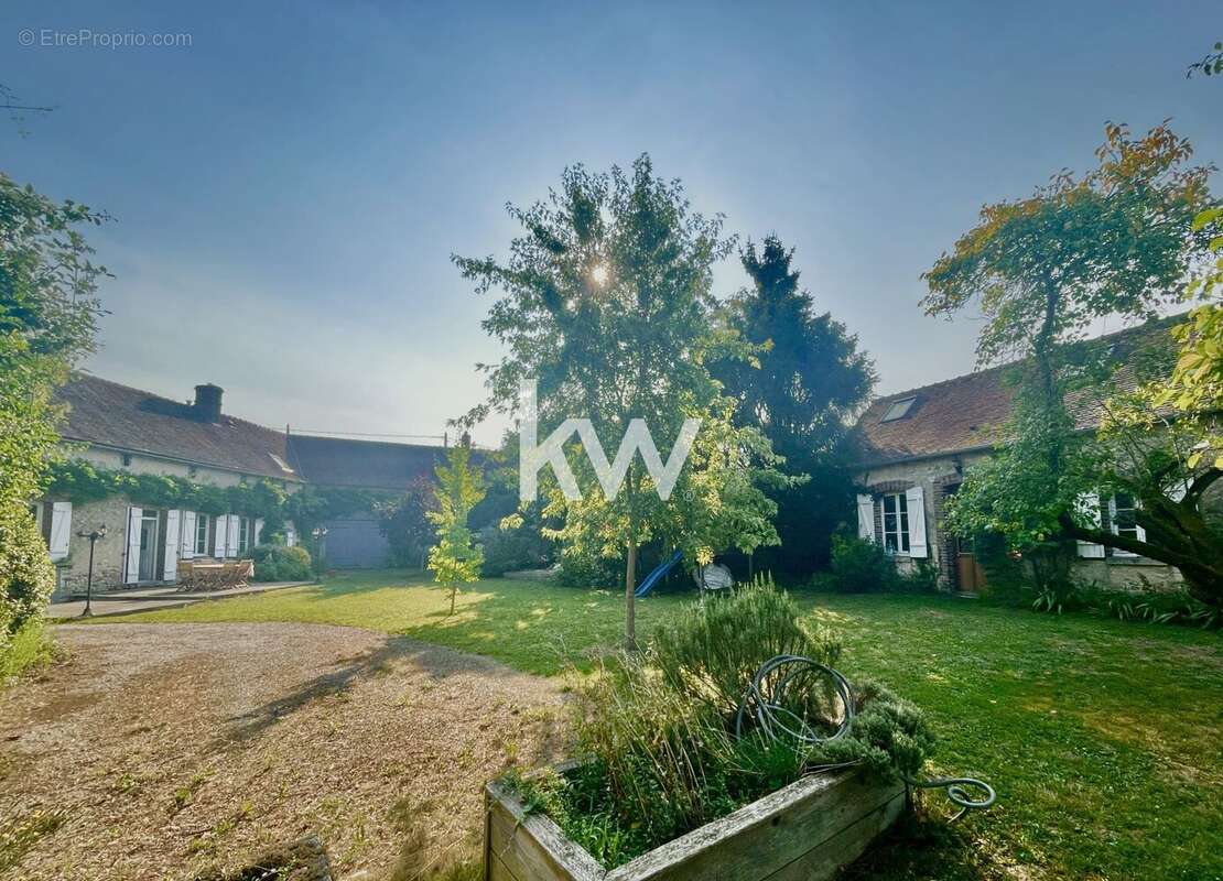 Maison à CHAINTREAUX