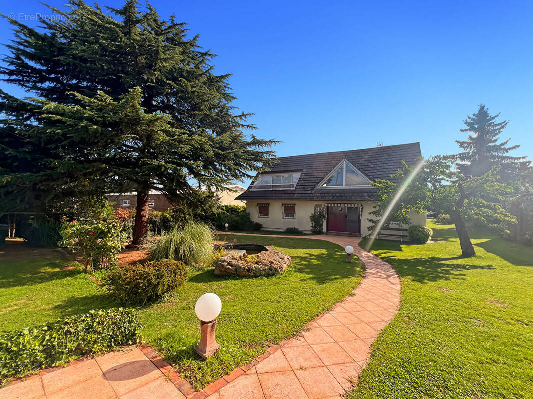 Maison à DAMMARIE-LES-LYS