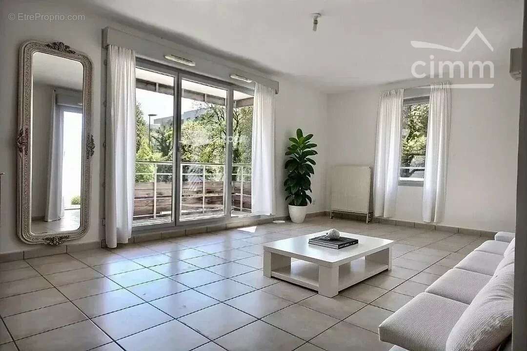 Appartement à MEYLAN