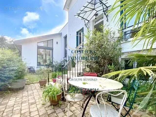 Appartement à LE PERREUX-SUR-MARNE