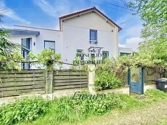 Appartement à LE PERREUX-SUR-MARNE