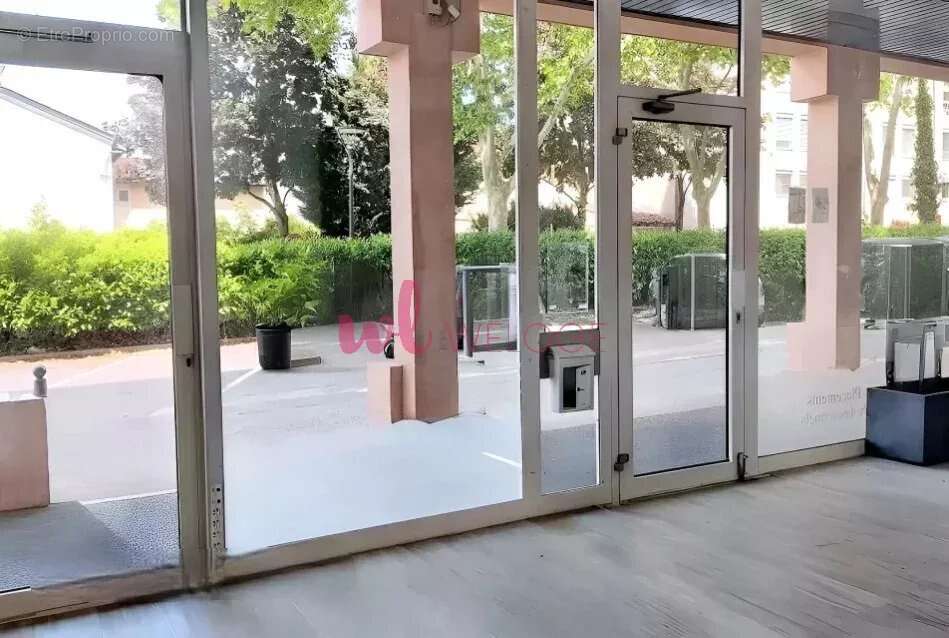 Commerce à NEUVILLE-SUR-SAONE