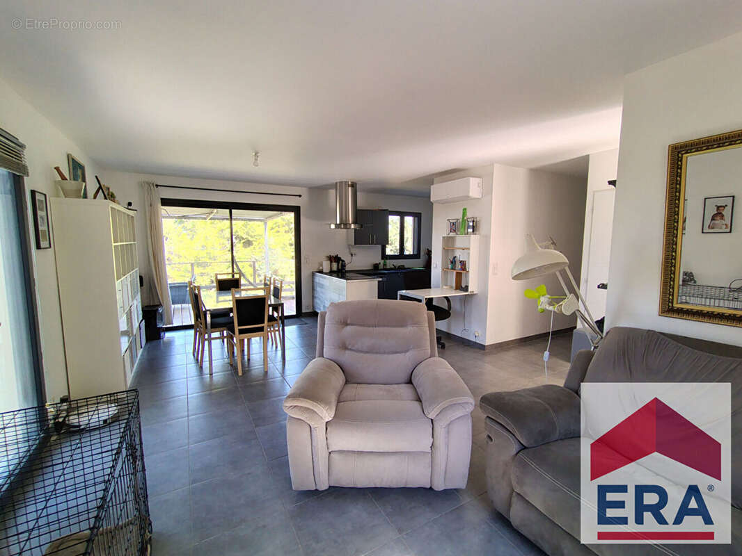 Maison à LA GARDE-ADHEMAR