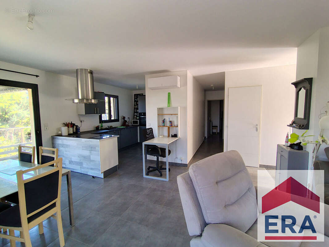 Maison à LA GARDE-ADHEMAR