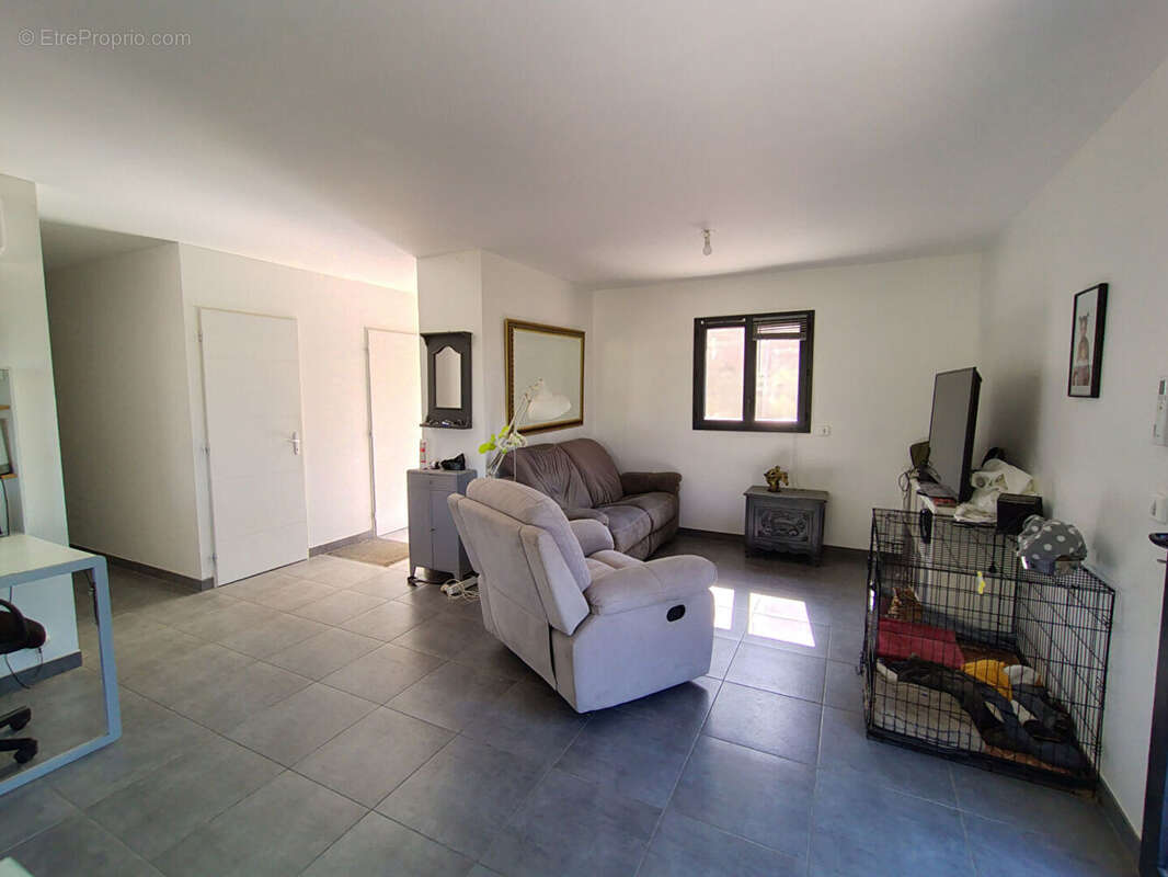 Maison à LA GARDE-ADHEMAR