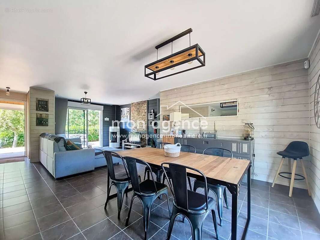 Maison à CROISY-SUR-ANDELLE