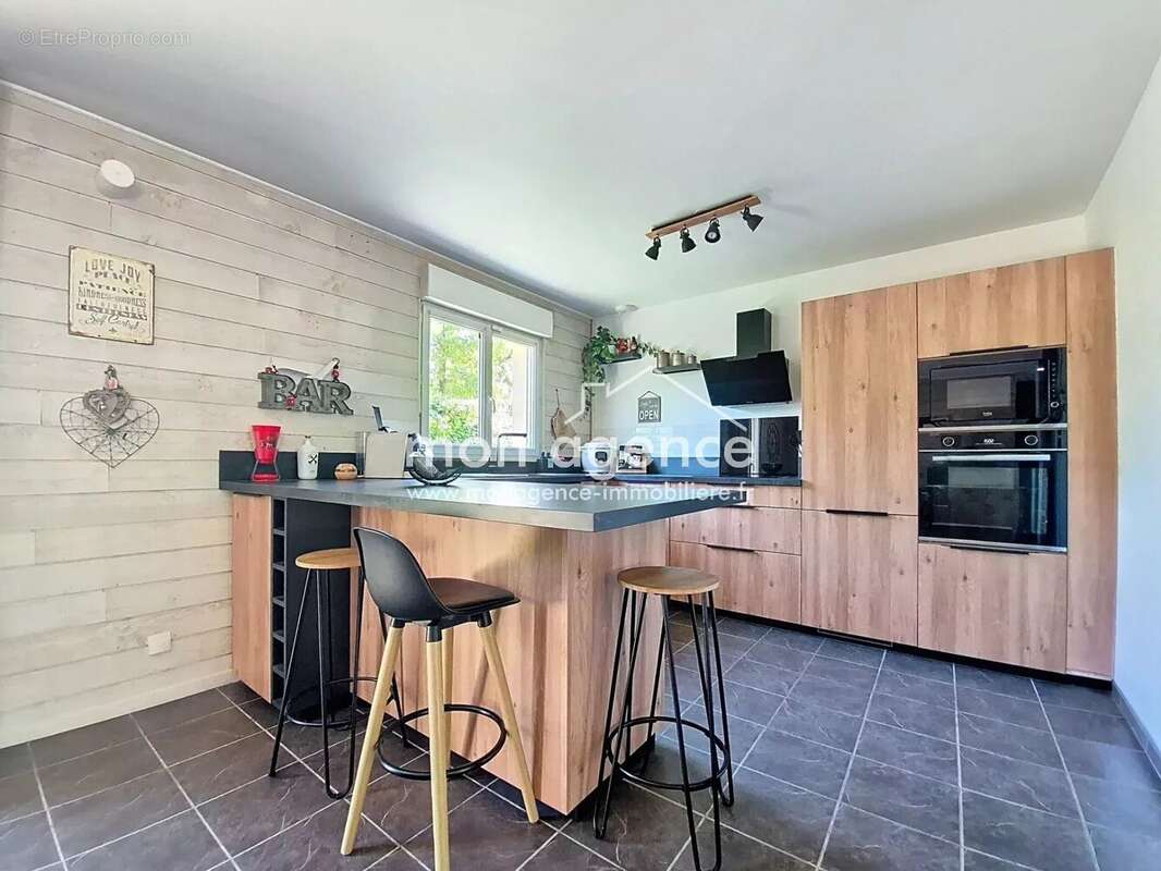 Maison à CROISY-SUR-ANDELLE