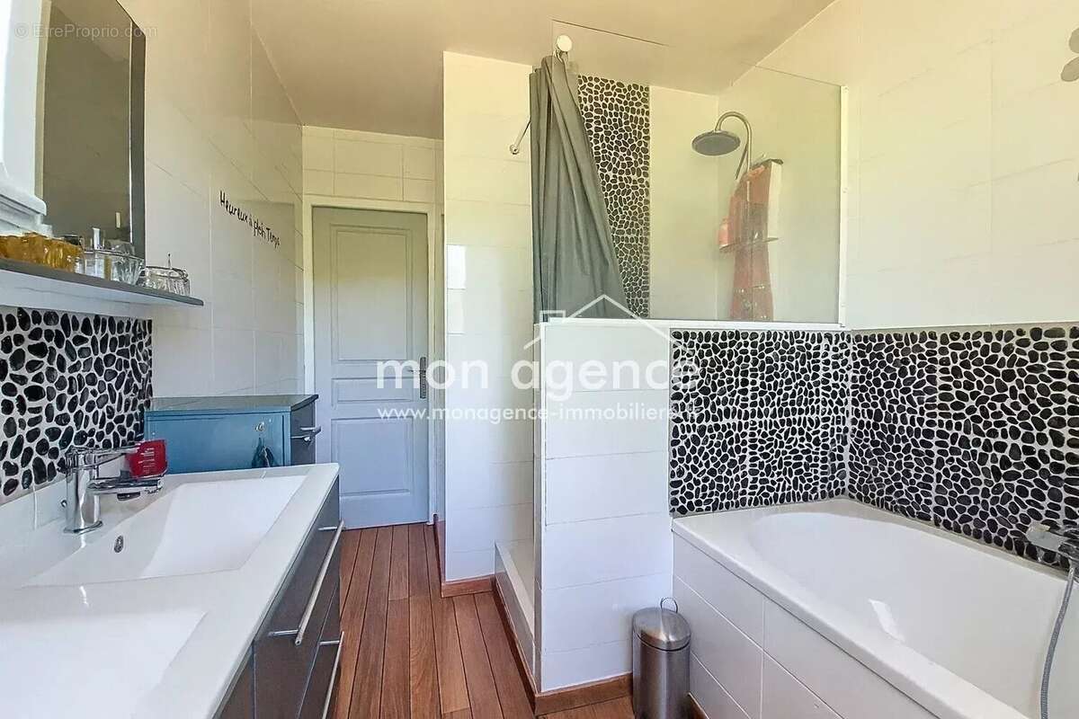 Maison à CROISY-SUR-ANDELLE