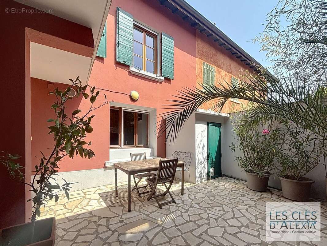 Maison à SAINTE-FOY-LES-LYON