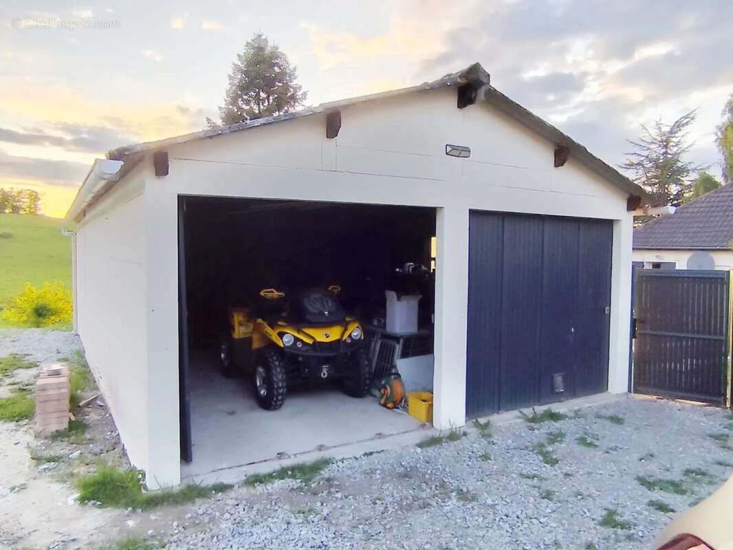Maison à SAINT-MEDARD-LA-ROCHETTE