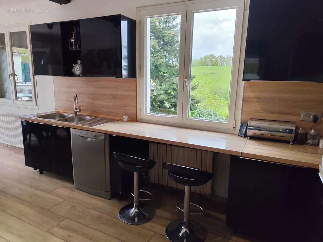 Maison à SAINT-MEDARD-LA-ROCHETTE