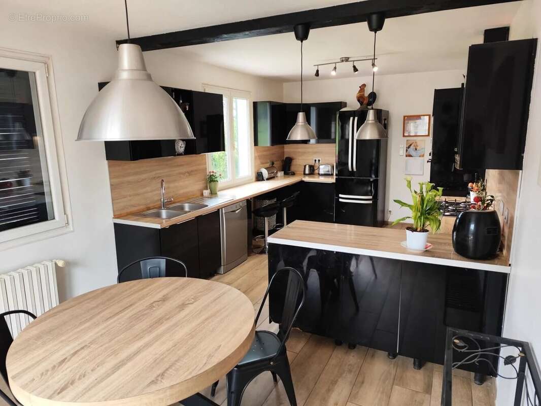 Maison à SAINT-MEDARD-LA-ROCHETTE