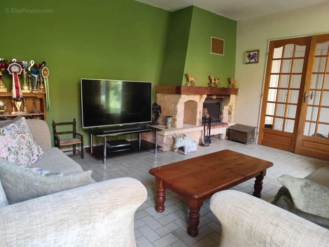 Maison à SAINT-MEDARD-LA-ROCHETTE