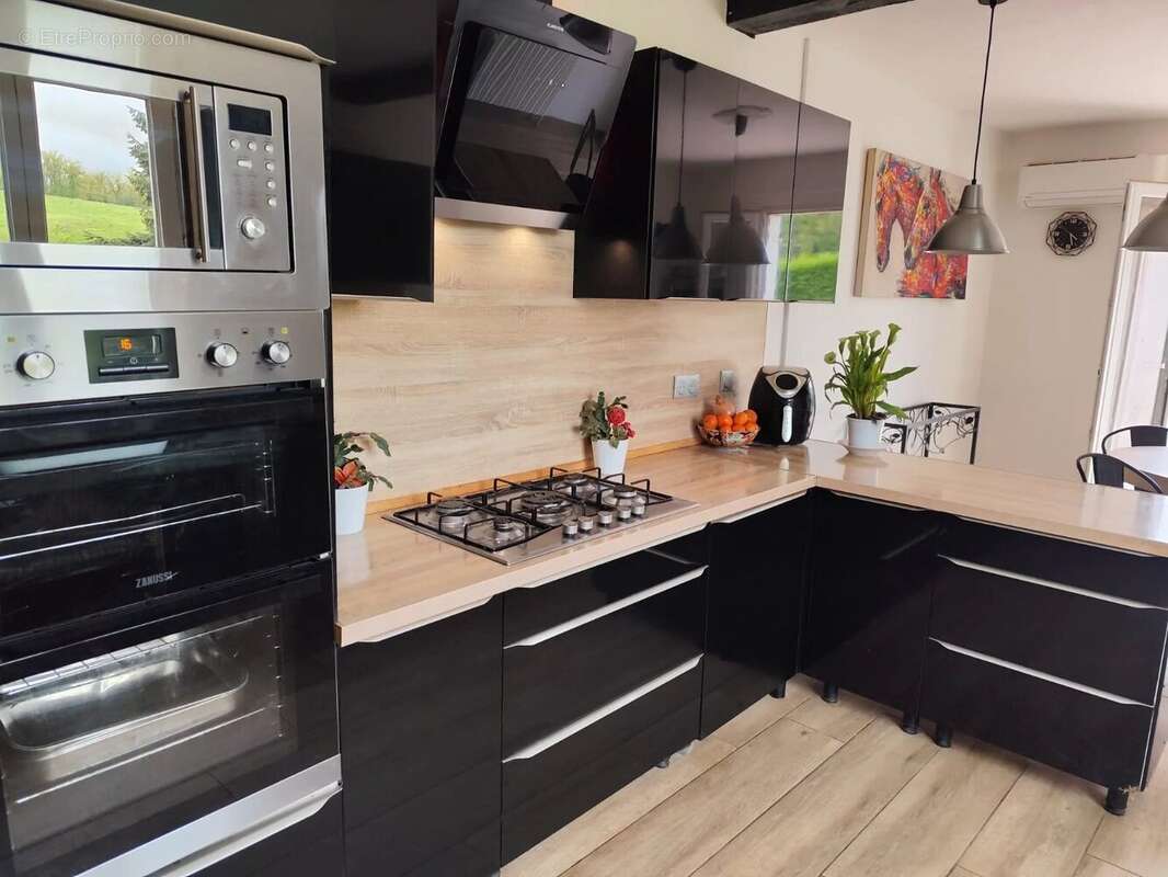 Maison à SAINT-MEDARD-LA-ROCHETTE