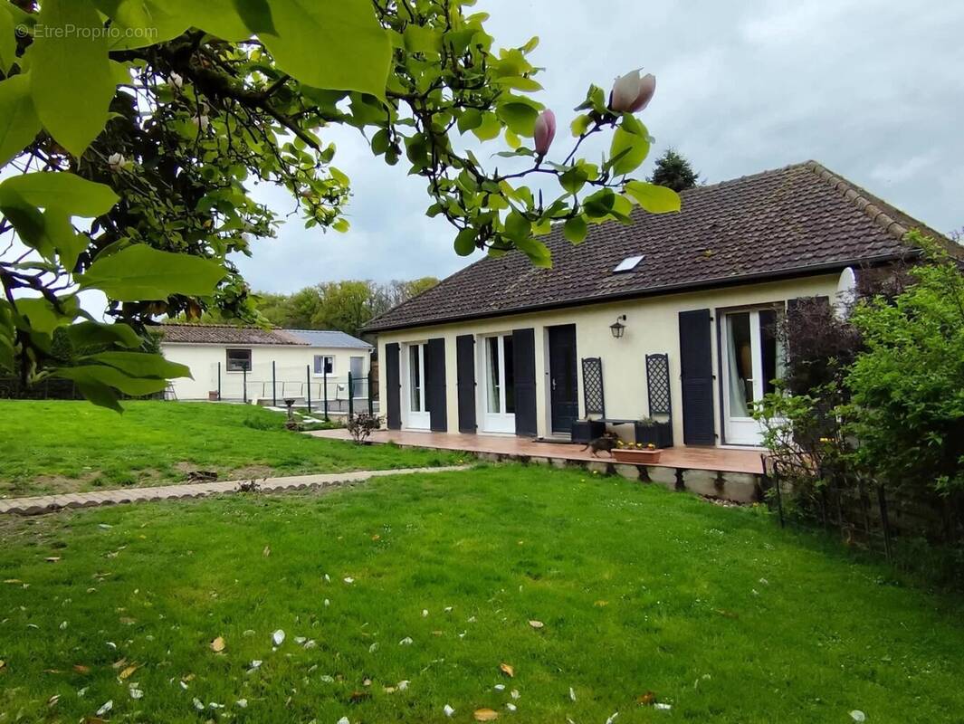 Maison à SAINT-MEDARD-LA-ROCHETTE