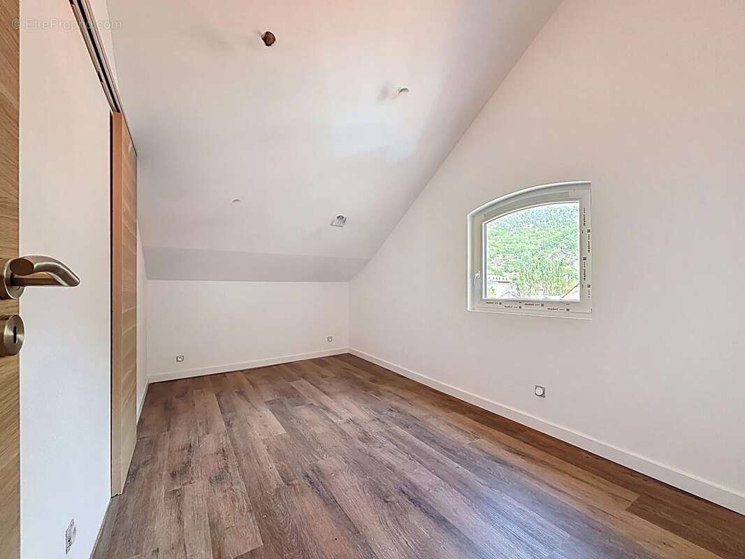 Appartement à SAINT-ETIENNE-DE-TINEE