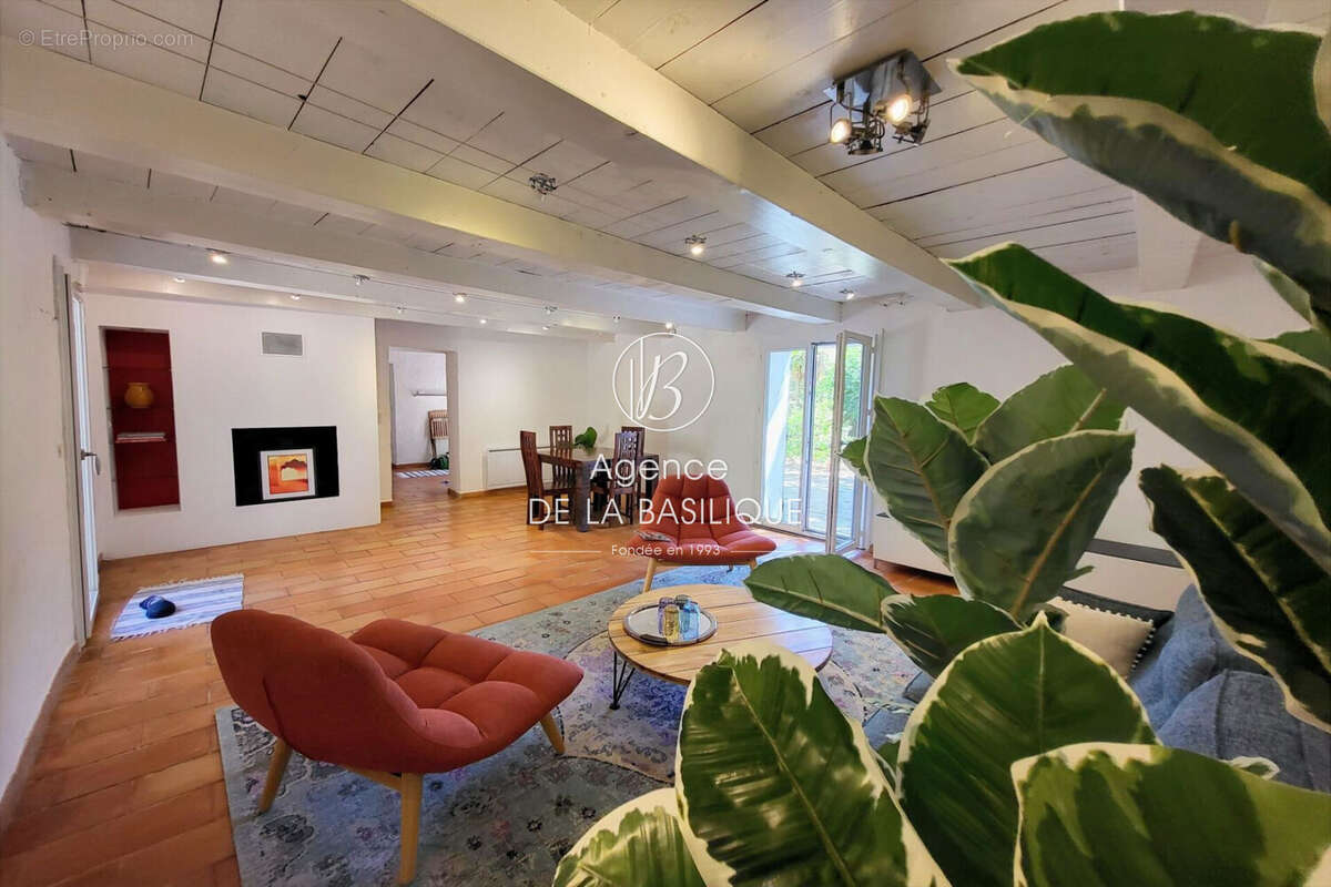 Maison à SAINT-MAXIMIN-LA-SAINTE-BAUME