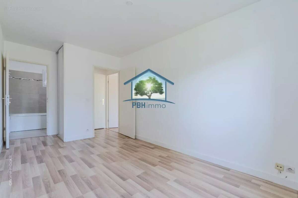 Appartement à SAVIGNY-LE-TEMPLE