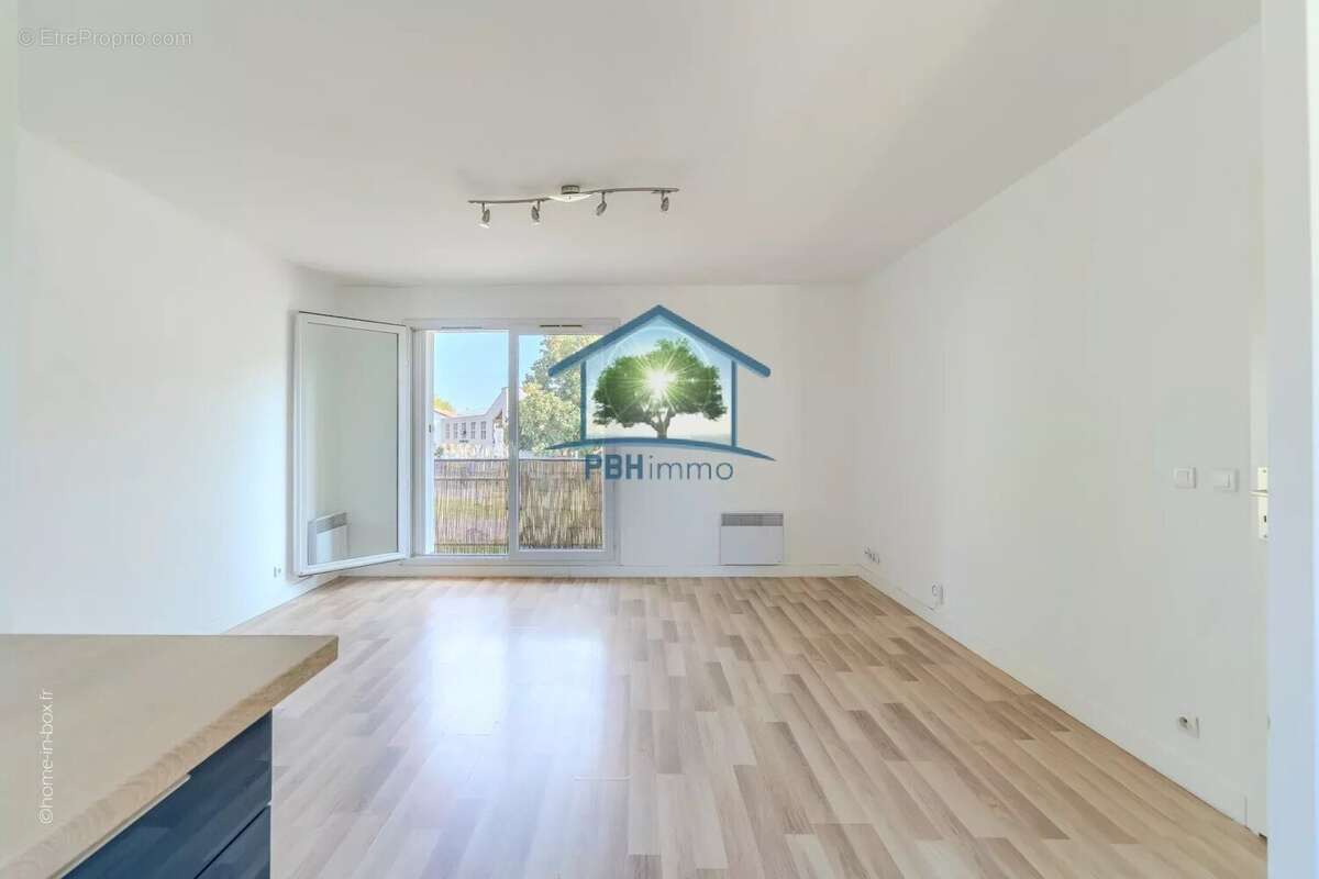 Appartement à SAVIGNY-LE-TEMPLE